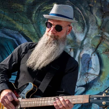 Justin Howl @ The Hog Wallow Pub