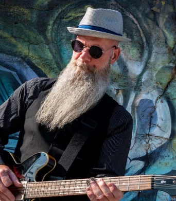 Justin Howl, Performing Live in Cottonwood Heights, Utah