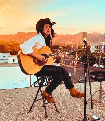 Sarah DeGraw, Performing Live in Cottonwood Heights, Utah